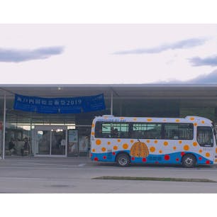 直島　かぼちゃバス　草間弥生