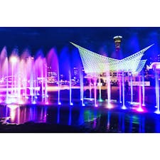 神戸ハーバーランド

夏になるとこの噴水小さいこども達に人気