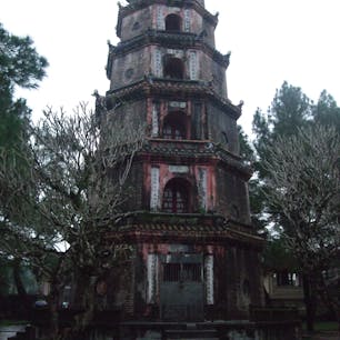 フエ　ティエンムー寺院