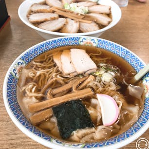 山形　福家そばや
ラーメン激戦区でワンタンメンを食べました。
あっさりで美味しかった！