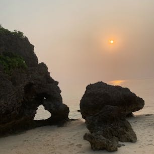 ハート岩と太陽のベストショット
#宮古島#ハート岩#イキヅービーチ