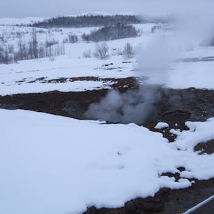 アイスランド　ストロックル間欠泉
日本のどこかみたいな機械で人工的に出しているものではなく本物です
連投します