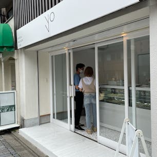韓国マカロン専門店 ノンカロン 
着色料不使用の白い韓国マカロンです。
テイクアウトの店舗が新しくできていました。