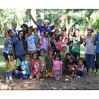 フィリピン　ミンダナオ島
ミンダナオ島の山岳部の子供達と記念写真です。


#サント船長の写真　#フィリピン