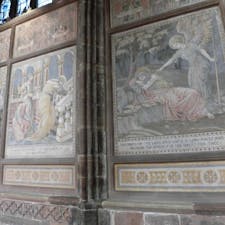 記憶によればチェスター大聖堂で撮った。どう見てもラファエル前派の絵だと思う。ちゃんとメモしていなかったのが悔やまれる。
お詳しい方情報お知らせ下さい。