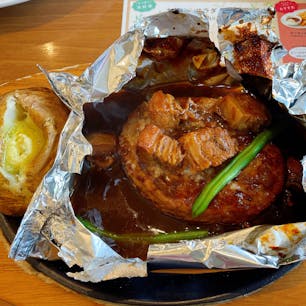 ココス 千里山田店
濃厚ビーフシチューの包み焼きハンバーグ。ココスに初めて入店です😁