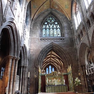 チェスター大聖堂の中です
翌日はヨークに行く予定だったのに大型のストームが来たせいで行けなくなり悔しい
次はいつ行けるやら