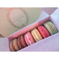 フランス🇫🇷
シャルル・ド・ゴール空港でラデュレのマカロンGET♡
乙女心くすぐる可愛さです✧*°。˚✩
#フランス
#シャルル・ド・ゴール空港
#ラデュレ