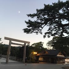 伊勢神宮 内宮[三重]

何回も訪れている私の大好きな場所
いつも心が洗われる気がします(^^)

近くのおかげ横丁で伊勢うどんと豚捨のコロッケと赤福を食べるのが定番！