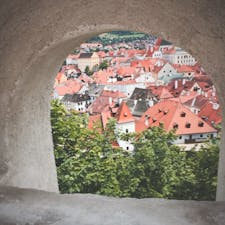 チェコのチェスキークルムロフ城
おもちゃ箱みたいにかわいい家が並んでます