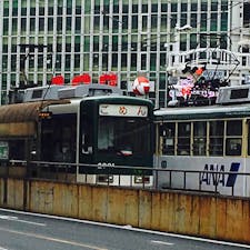 いえいえ、こちらも悪いところあったから…って、定番のノリツッコミを。高知の一人旅で…。