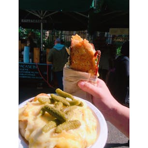 イギリス🇬🇧ロンドン

バラ・マーケットで、ラクレットチーズたっぷりのランチ♡

日本では割高なラクレットチーズも、ここならお手頃価格でいただけます‼️
#イギリス
#ロンドン
#バラ・マーケット
#食べ歩き
#ラクレット