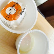 頼朝　湯畑店🥚

草津温泉、湯畑の前にある温泉卵のお店。
黄身が濃厚で美味！！！
お土産用に箱詰めされてるものもあるので
買って家で食べるのも良し✨