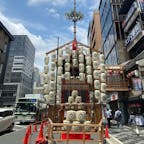 祇園祭り　函谷鉾
組み立て4日目
組み立てが完了し山笠提灯が付けられ14日からは宵々々山です、夜にはお囃子が演奏されますが、今回はどうかな？

#サント船長の写真　#祇園祭り　#京都