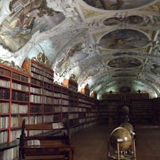 プラハ　ストラホフ修道院図書館
ここのビールがまたもうたまらなく美味しい