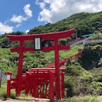 山口県元の隅神社⛩
真っ赤な鳥居が青空にとても映えてついつい写真たくさん撮っちゃいました😆