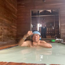 霊場恐山

恐山菩提寺の霊場内に温泉が湧き、共同浴場としても利用されている。

まさかこんな所に温泉が有るとは、俺等は賽の河原から地獄巡りをして汗を💦かいて居ましたので、最高のお湯でした。
　
#サント船長の写真　#下北半島　#恐山　#青森県