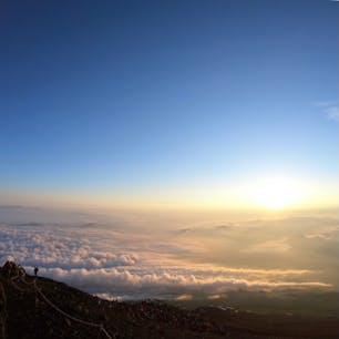 #富士山 #静岡
2021年7月

早朝の9合目は超疲労&超極寒
高尾山(しかも1回)しか登ったことない私の無謀な挑戦🚶‍♀️