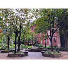 丸の内ブルックリンスクエアの中庭が海外みたいで、束の間の海外旅行気分を味わった！

#東京