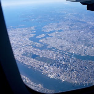 飛行機の窓から見下ろすマンハッタン。
#newyork #deltaairlines
