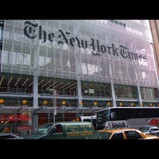 New York / Manhattan
The New York Times Building
タイムズスクエア近くにある、ニューヨーク・タイムズ社。
ニューヨーク・タイムズ紙の人気コラム「Modern Love（モダン・ラブ）」に、実際に投稿されたエッセーに基づき、愛の喜びや苦悩についてのストーリーを映像化した、アマゾンプライムドラマ「モダン・ラブ」シーズン2が、2021年8月13日（金）から配信！楽しみです。
#newyork #manhattan