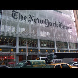 New York / Manhattan
The New York Times Building
タイムズスクエア近くにある、ニューヨーク・タイムズ社。
ニューヨーク・タイムズ紙の人気コラム「Modern Love（モダン・ラブ）」に、実際に投稿されたエッセーに基づき、愛の喜びや苦悩についてのストーリーを映像化した、アマゾンプライムドラマ「モダン・ラブ」シーズン2が、2021年8月13日（金）から配信！楽しみです。
#newyork #manhattan