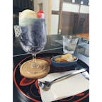 埼玉県川越市　「百足屋」
クリームソーダ"蔵"
夏限定
明治時代に実際に使われていた3つの蔵を雑貨屋と喫茶店、貸着物等に再利用。
蔵の一つは川越市指定文化財建造物。
お話し好きな店員さん方が蔵の中を案内してくれる。