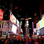New York / Manhattan
Times Square
マンハッタンのタイムズスクエアには、2021年8/23から9/12まで、期間限定で観覧車が設置されます！毎日正午から深夜まで、12分間の乗車が可能。以前、タイムズスクエアにあった「トイザらス」内にも、高さ20mくらいの大きな観覧車がありましたが、世界一の自撮りスポットのタイムズスクエアに、高さ約34mの観覧車が設置されるとは驚きです！
#newyork #manhattan #timessquare