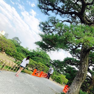 栗林公園
のんびり歩くのも悪かない🙃
鮮やかな緑に青空☀️
ちゃっかりソフトクリーム食べたけど
しっかり撮り忘れたよ🤣