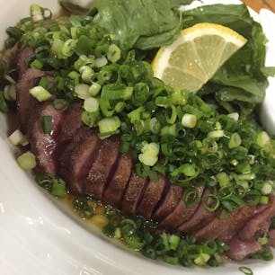 雅MASA

宮城県 仙台

牛タンのたたき。
おばちゃんが一人で静かに小さなお店で営まれています。
チェーンとは違う味、、ぜひ。