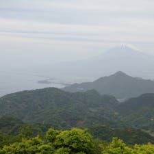 伊豆パノラマパーク

静岡

霞がかってる富士山が浮世絵の富士山にも見えてきたりこなかったり…。