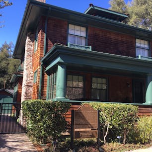 Birthplace of Silicon Valley
ヒューレッドとパッカードが発明をしていたと云われているガレージがPalo Alto駅から徒歩10分くらいの閑静な住宅地にひっそりとあります。

自然豊かな街🍃なので、天気の良い日に食後の軽い散策に向かうことをお勧めします☀️