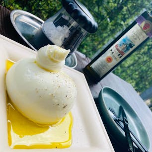 MuMu MOZZARELLA 神宮前店

出来たてのブッラータは
美味しくないわけがない🥺
たっぷりの生クリームと
モッツァレラの食感が最高です🧀