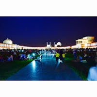 イスファハーンは世界の半分@🇮🇷
8月に行ったので昼間は暑かった😵夜は0時過ぎても賑わってました🐎モスクは鮮やかで細かいところまで綺麗！
周りはお土産ショップが沢山あって、イランといえばペルシャ絨毯だっと思って奮発して購入しました☺︎いろんな人に声かけられて、ウィンドウショッピングも楽しかったな〜！