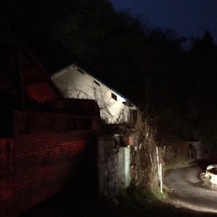 モーテル・サンリバー
私は心霊現象が起こると噂されてから、夜に出掛けました、一人では無理ですから、知人と来ましたが、そして殺人事件の有った管理者の建物に来ましたが、知人が恐怖感を覚え逃げる様に車に乗って、席たてましたので何枚か写真に撮り急いで此処から立ち去りました。
僕もビイビイリました😰
その後何回か来て居ますが、夜は一度も来て居ません、昼間ばかりです、夜は二度と行きません(汗)


#サント船長の写真　#モーテルサンリバー