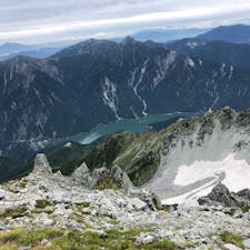 2021.9.12
立山山頂3015mから黒部ダムを見下ろす
小さくてわかりにくいけれど
左中央→黒部ダムのアーチ
右上→うっすらと富士山
右側→氷河？
黒部湖を走る遊覧船も見えるね