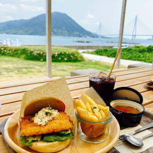 2020.9.4
愛媛県大三島のWAKKA CAFA

多々羅大橋や生口島のレモン畑が見える気持ちのいいカフェ