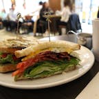 New York / Manhattan
FRIEDMANS THEATER DISTRICT
朝食のボリューミーなサンドイッチ。薄切りのベーコンがたっぷり入って、酸味の効いたパンも美味しい。NYで食べるサンドイッチは想像以上に美味しいことが多いです。
#newyork #manhattan #friedmans