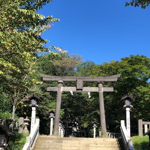 那須与一ゆかりの神社
那須温泉神社
緑が多く歩くだけでとっても気持ち良い

#那須温泉神社　#御朱印巡り　#栃木