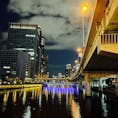 大阪市北区　大江橋から
御堂筋を梅田から南下するとある、堂島川に架かる大江橋から見た夜景。左手が中之島となります。この周辺の魅力は、川とビルと、それらを縫うように上空を通る高速道路。