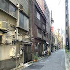 東京都中央区　八丁堀二丁目
茅場町駅と八丁堀駅の中間くらいの、とある路地です。近隣にはオフィスビルが立ち並びますが、かつてはこの辺りが東京の下町だったことをうかがわせます。ここから築地方面に行くと、さらに下町感が増します。