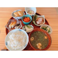 10/1に移転オープンしたばかりの【YUKA GOHAN】へ♪

「YUKA GOHAN フルSET」を注文。鎌倉野菜も入ったバランスのいい朝ごはんをいただけます‼︎