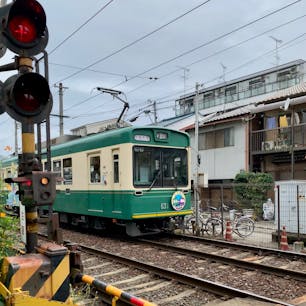 京福電鉄車折神社前駅の踏切。
いつ見ても可愛らしい電車だこと(^^)
