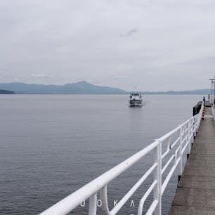 2021/10/21
今津港に帰港する船。
左手に竹生島。
前日は欠航だったらしい。
#竹生島クルーズ　#今津港