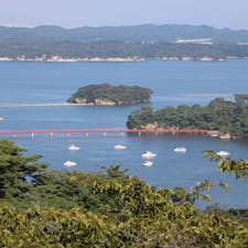 日本三景松島はやはり眺めが良いです。観光地ですから見どころが沢山ありますし、温泉も楽しみですね。一度は行きたい場所です。