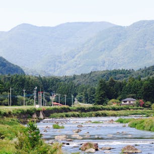 栃木県那須塩原市を流れる綺麗な川！鮎釣りをしている人が結構います。箒川ではかじかをとった事がありますが、綺麗な水が印象的でした。