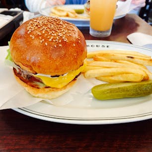 旅ログ　第2回　
21.8月のある日　東京都（n度目）

付き合って2年半になる彼女さんと文京区のFire Houseに行きました。

竜とそばかすの姫の映画を見てからで、談笑に花が咲きました。