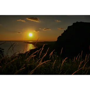沖縄県　石垣島
〜平久保崎灯台〜
朝日を見に石垣島
最北端まで早朝出発🚙
水平線に雲ひとつなく
感動の朝日が見れました🌅