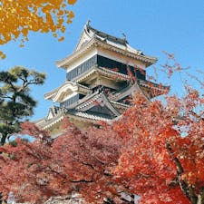 紅葉シーズンの松本城