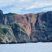 小笠原 父島 ハートロック
赤い岩の部分がハート型に見えるのでハートロックというのだそうだ。海上からしか見られない風景です。